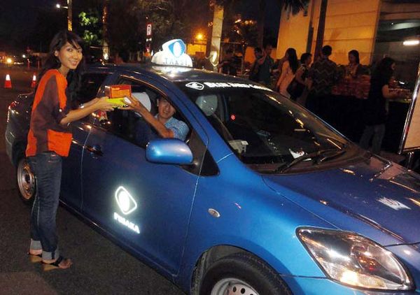 Pembagian Tajil untuk Sopir Taksi