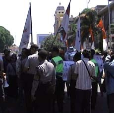 Tuntut THR, Karyawan Sinar Supermarket Berunjuk Rasa