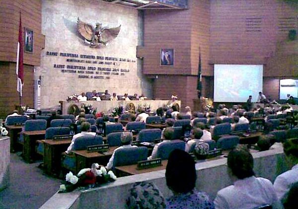 Rapat Paripurna dengan Nuansa Sunda