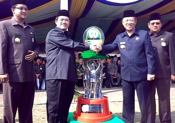 Bandung dapat Tripartit Award