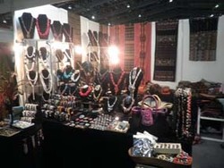 Tampil Cantik di Hari Fitri dengan Berlian Imitasi