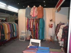 Berburu Kebutuhan Lebaran di Pasar Indonesia
