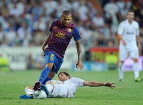 Alves: Guardiola dan MU adalah Contoh yang Baik