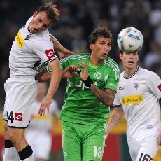 Hempaskan Wolfsburg, Gladbach ke Puncak