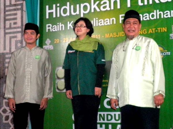 Deddy Mizwar Semarakkan Iktikaf Masjid At-Tin