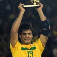 Henrique Dapat Dua Gelar, Mika Kiper Terbaik