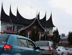 KOI Sumbar Berbagi dengan Polisi