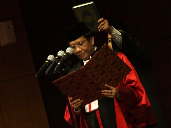 Mahfud MD Dilantik Jadi Ketua MK