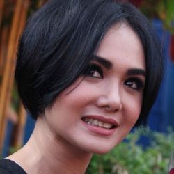 Jelang Lebaran, Yuni Shara Sibuk Belanja Baju buat Pembantu