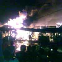 Sudah 280 Kios di Pasar Loak Surabaya Hangus, Api Belum Padam