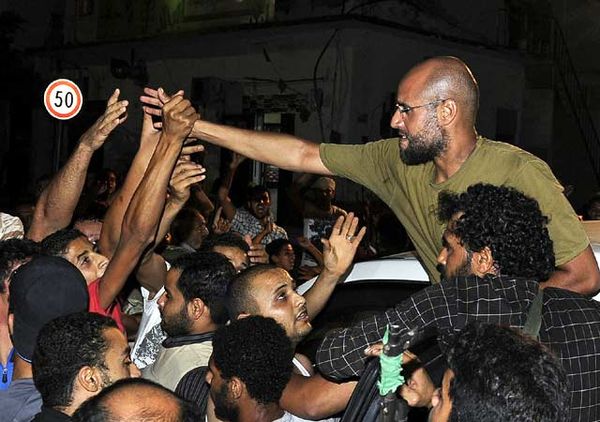 Saif Khadafi Muncul di Depan Pendukung
