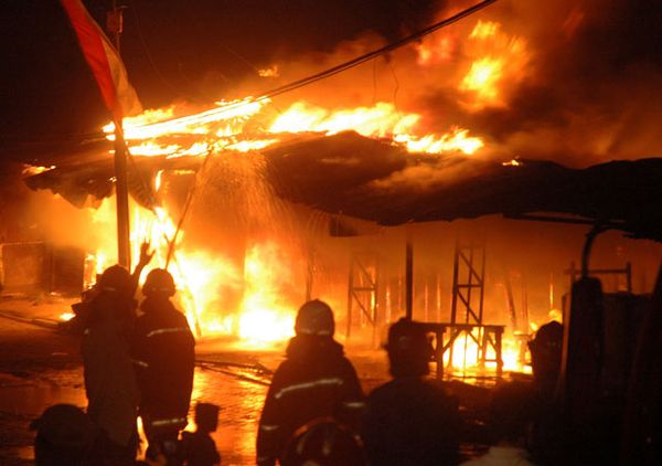 Pasar Loak Surabaya Terbakar
