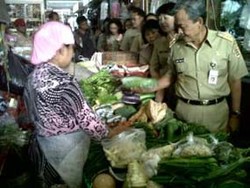 Pantau Pasar, Gubernur Jateng Jamin Harga & Stok Sembako Aman