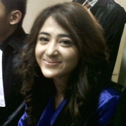 Jadi Terdakwa, Dewi Persik Pasrah ke Ahmad Dhani