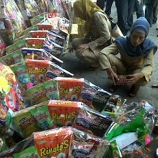 Tak Layak Konsumsi, Belasan Parcel Disita