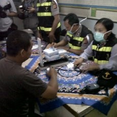 Sopir Bus di Terminal Cicaheum Dibagi Vitamin Gratis