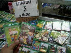 Jelang Lebaran, Angpau Gambar Upin & Ipin Diserbu Pembeli