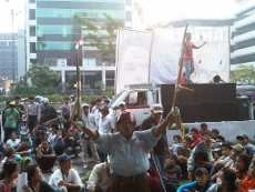  Nazaruddin Selesai Diperiksa KPK, Pendukungnya Tepuk Tangan