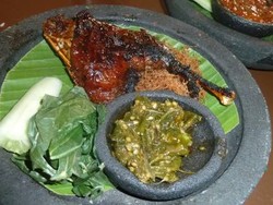 Bebek Bakar Cobek Ijo Mantap!