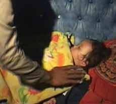 Balita Tertinggal di Pos Mudik Jombang Bertemu Orangtuanya