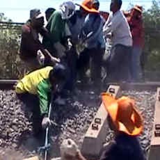 Perlintasan Rel KA di Pasuruan Sepanjang 280 Meter Diperbaiki