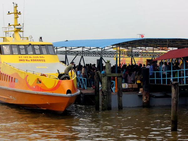 Pelabuhan Dumai Dipadati Pemudik