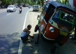 Semata-mata Agar Hemat, Badi Mudik ke Grobogan Pakai Bajaj