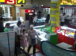 Jelang Lebaran, Masyarakat Pekanbaru Serbu Pusat Belanja