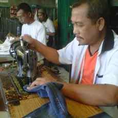 Lebaran, Omset Permak Jeans Naik 50 Persen