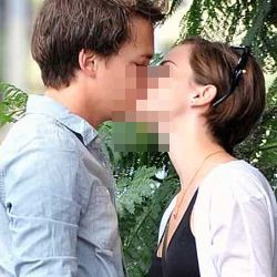 Emma Watson Tinggal Bareng Pacar?