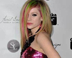 Avril Lavigne Siap Unjuk Koleksi Busana di NY Fashion Week
