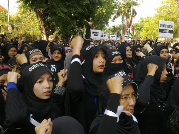 Demo Kutuk Israel di Surabaya