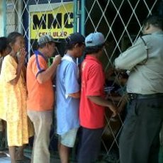 Ratusan Warga Semarang Berdesak-desakan Demi Zakat Mal