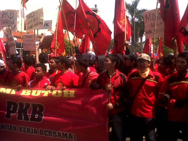 Karyawan Carrefour Mogok Kerja