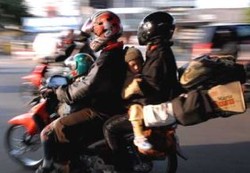 Pemudik Bermotor Mulai Banjiri Jalanan