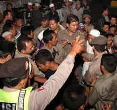 Bagi-bagi Uang Sahur Warga & Walikota Pasuruan Diwarnai Keributan