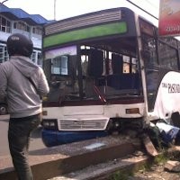 Bus Primajasa Tabrak Tiga Motor di Nagreg, 1 Tewas