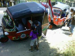 Demi Silaturahmi, Subadi Mudik Jakarta-Grobogan Naik Bajaj