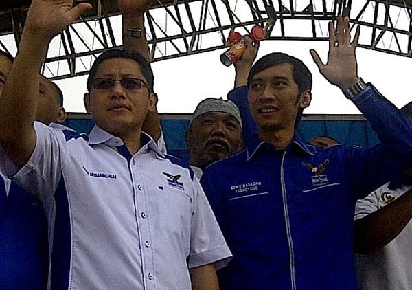 Anas dan Ibas Lepas Pemudik