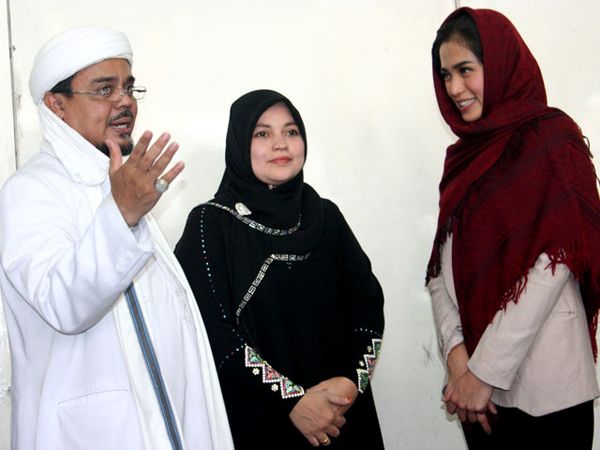 Jessica Iskandar Silaturahmi ke Habib Rizieq