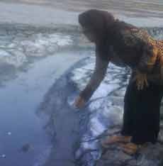 Ratusan Korban Lumpur Lapindo Gelar Tabur Bunga