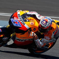 Stoner Start Terdepan Dikuntit Spies