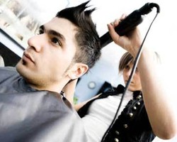 Travelling, 1 dari 8 Pria Selalu Bawa Catokan Rambut