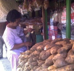 Ubi Cilembu Masih Laris Diburu Pemudik