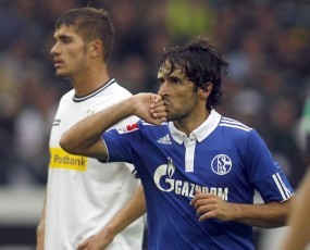 Raul Menangkan Schalke