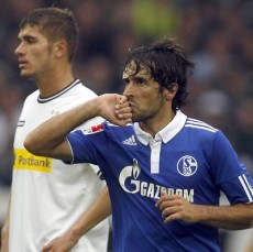 Raul Menangkan Schalke
