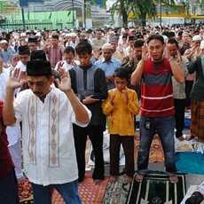 Salat Id Warga Muhammadiyah di Medan Membludak