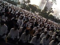 Salat Id di Lapangan Masjid Al-Azhar