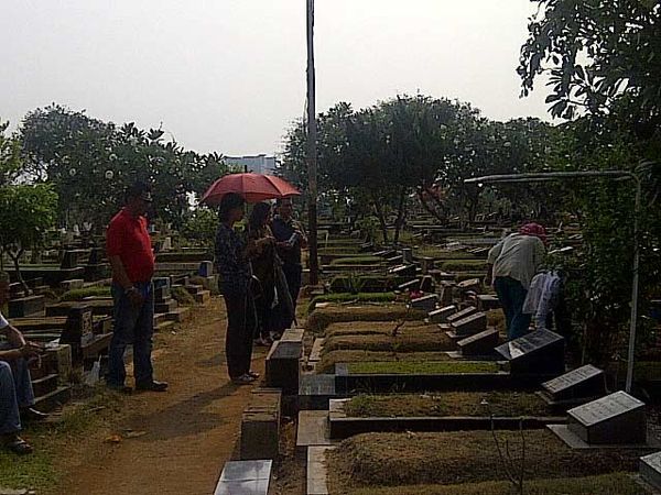 TPU Karet Bivak Ramai Didatangi Peziarah