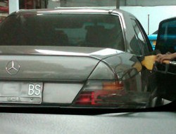 Waduh! Ada Mercy Menenggak BBM Premium